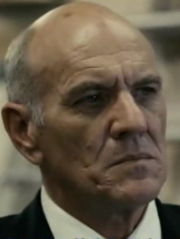 蒙德里安·史密特（路易斯·密奈尔饰演）