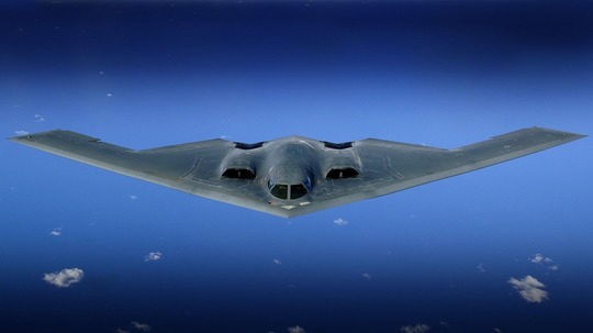 b-2隐形轰炸机剧情介绍