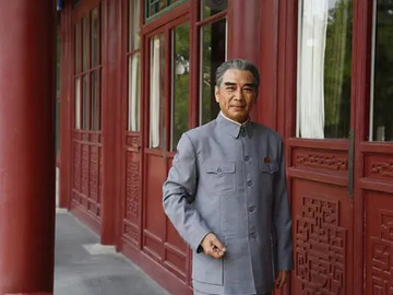 周恩来与乌兰牧骑 刘佩琦