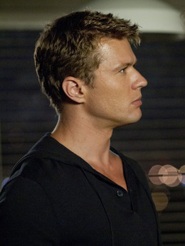 路易斯（瑞恩&middot;菲利普饰演）