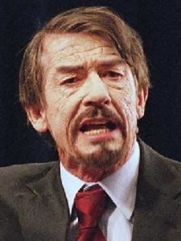 Adam Sutler（约翰·赫特饰演）