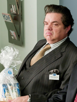 布鲁斯&middot;温斯顿（奥利弗&middot;普莱特饰演）