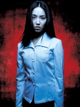 金仁淑（李宥利饰演）