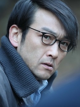 社本信介（吹越满饰演）