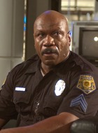 肯尼思(文&middot;瑞姆斯饰演)