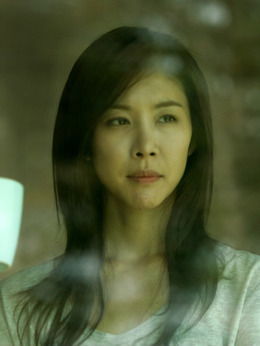 瑞妮（韩恩贞饰演）