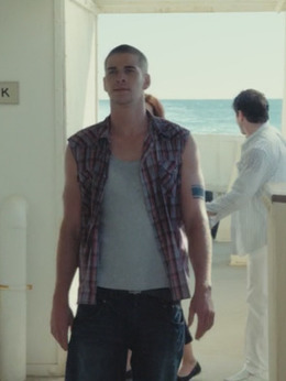 维克多 Victor（利亚姆&middot;海姆斯沃斯饰演）