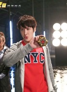 南宫信一(赖艺饰演)