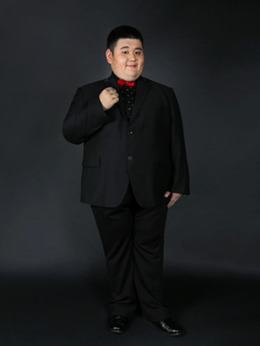 向玖零（陈龙饰演）