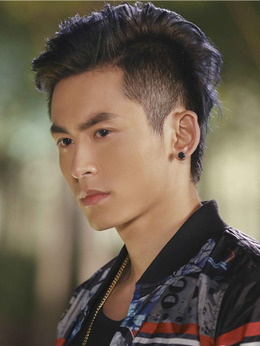 柯洛(张哲瀚饰演)