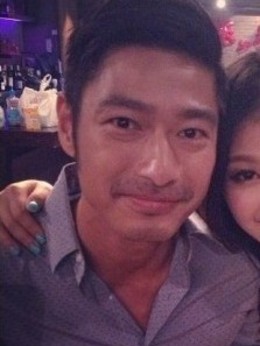 Sean Yi（王宗尧饰演）