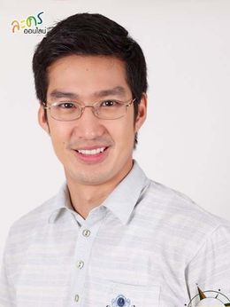 Chinakorn庆纳甘（Deaw Suriyon饰演）