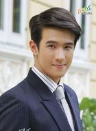 Ronnapee（James Ma饰演）