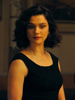 莱娜（蕾切尔&middot;薇兹饰演）