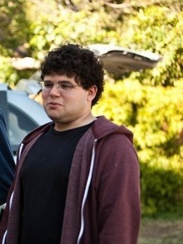 乔纳森（乔纳森&middot;丹尼尔&middot;布朗饰演）