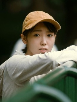 浅居博美（20岁）（饭丰万理江饰演）