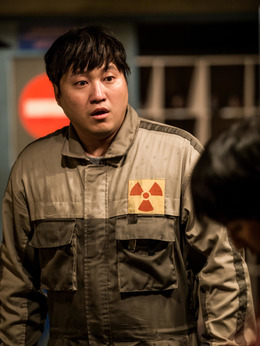 吉燮（金大明饰演）