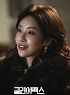 李亮美(车珠英饰演)