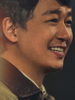 何远航（潘粤明饰演）