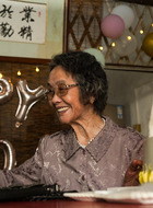 老年叶淑柔(吴少卿饰演)
