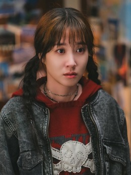 殷彩妮