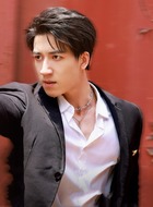 飞龙(钟远哲饰演)