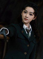 尹新月(王奕婷饰演)