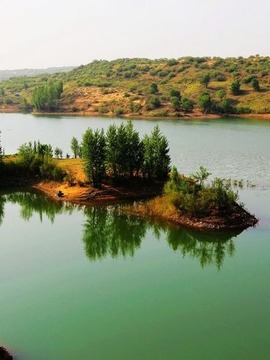 沙漠中的千岛湖