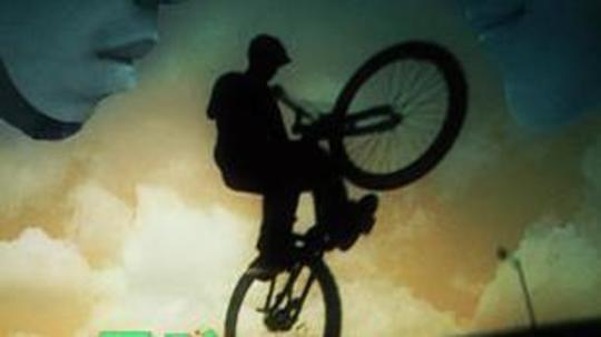 男孩都想有辆车