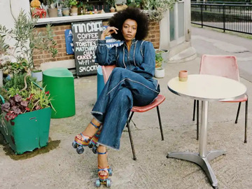 娜奥米·阿基图片