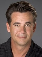 (达兰&middot;诺里斯饰演)