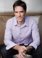 Aaron Hotchner(托玛斯·吉布森饰演)