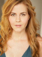 Jenny(Christie Lynn Smith饰演)