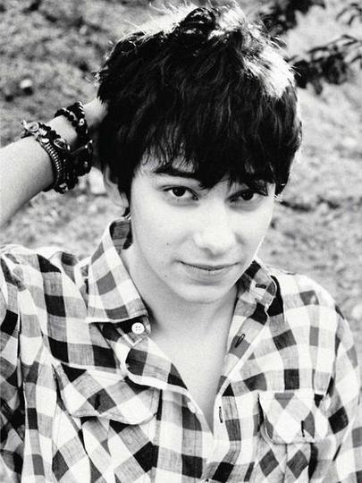 Devon Bostick图片