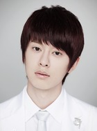 潘海星(金东玄饰演)