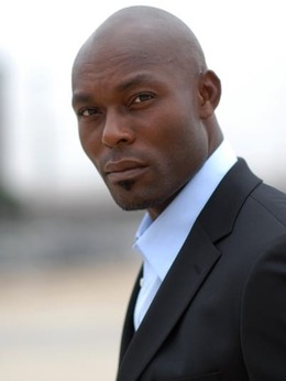 史蒂夫（吉米&middot;让&middot;路易斯饰演）