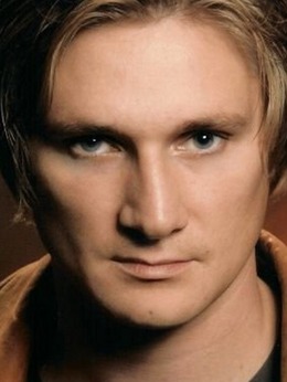 Roscoe Burrell（加布里埃尔&middot;沃马克饰演）