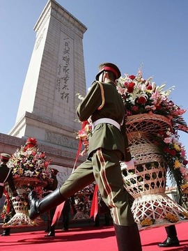 人民英雄纪念碑敬献花篮